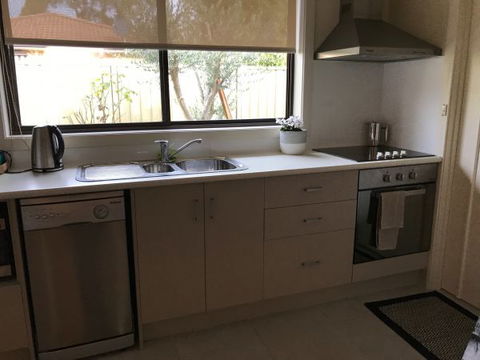 Townhouse On Deas - Caravan Park Accommodation 5