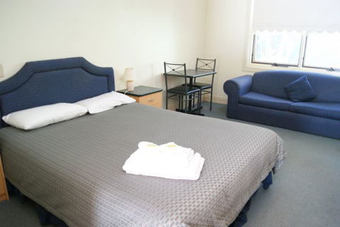 Valley Hotel Motel - Tourism Listing 2