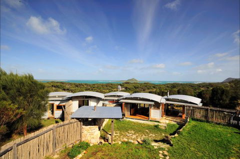 West End Beach House - Caravan Park Accommodation 2