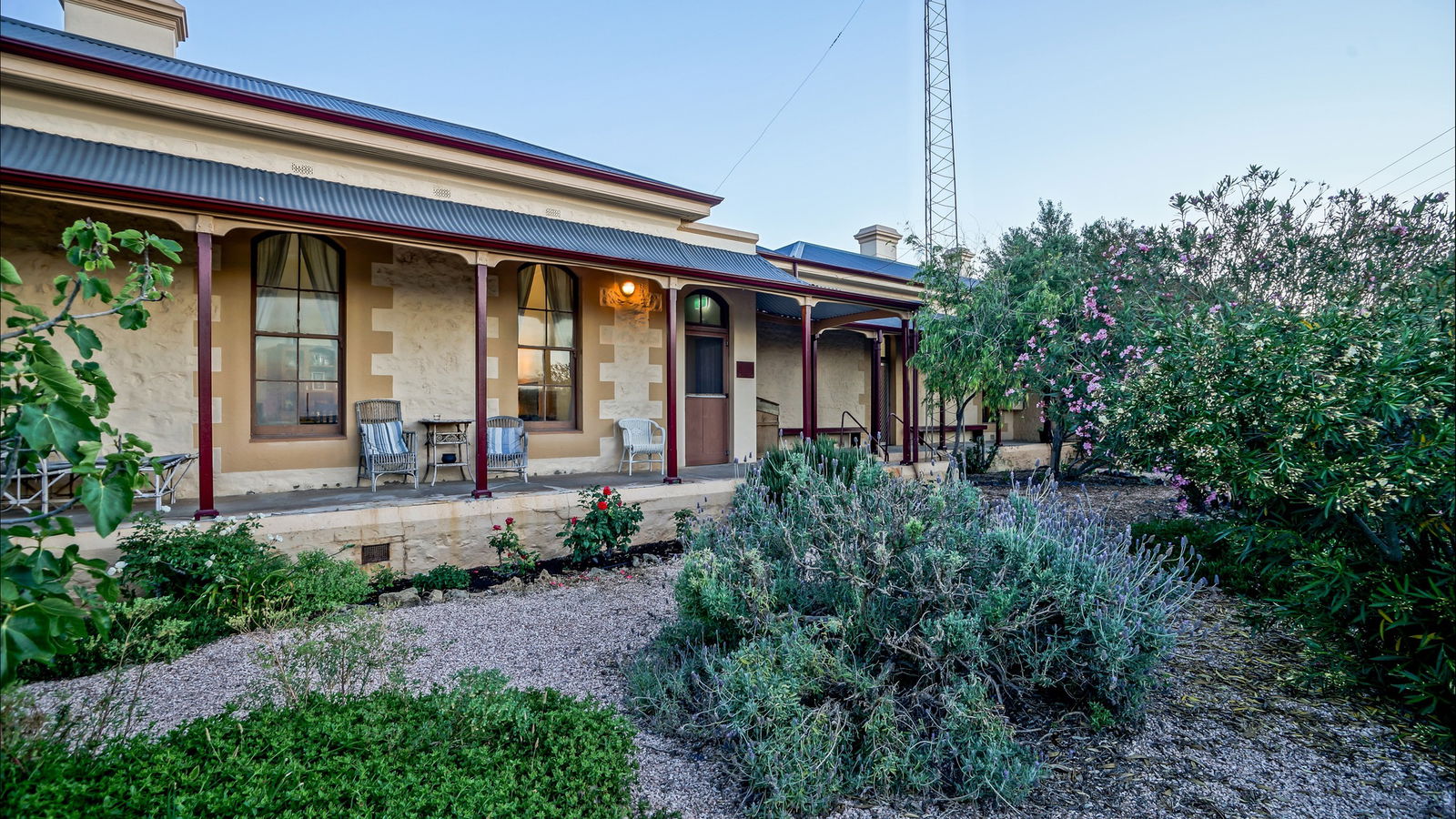 The Smelters Heritage Accommodation Logo and Images
