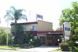 Ipswich City Motel Logo and Images