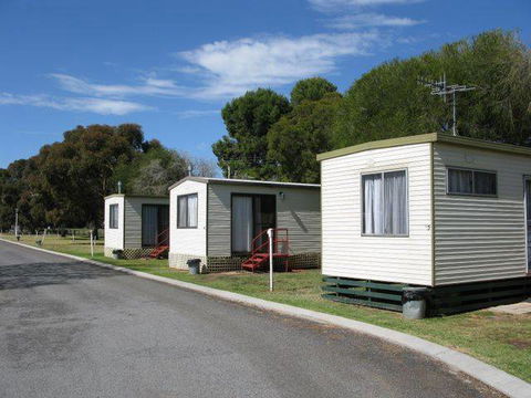 Leeton Caravan Park - Car Rental 0