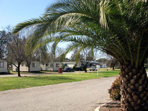 Leeton Caravan Park - Car Rental 2