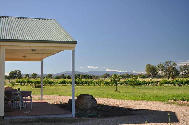 Milawa Muscat Retreat B&B Logo and Images