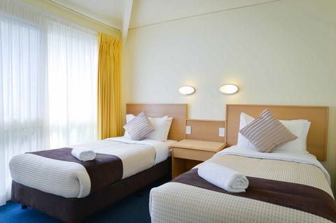 Pacific Palms Resort - Car Rental 3