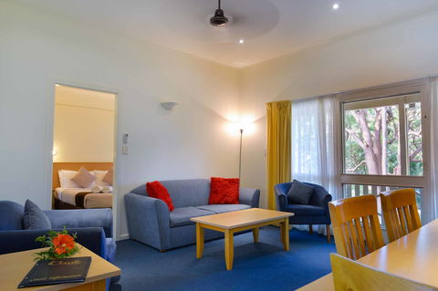 Pacific Palms Resort - Car Rental 4