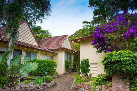 Pacific Palms Resort - Car Rental 6