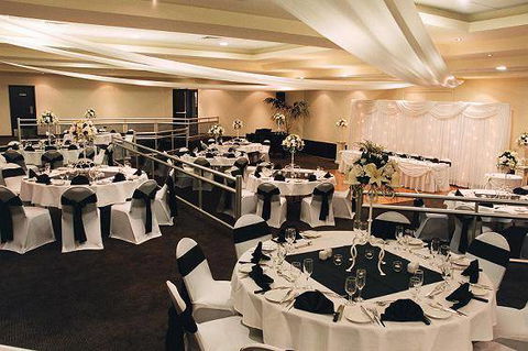 Quality Hotel Mermaid Waters - Caravan Park Accommodation 4