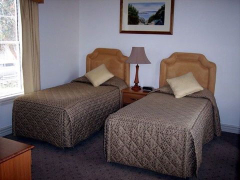 Ross Motel & Caravan Park - Tourism Listing 1