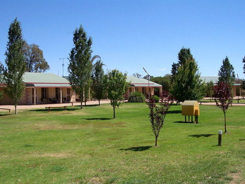 Narrandera Caravan Park - Caravan Park Accommodation 1