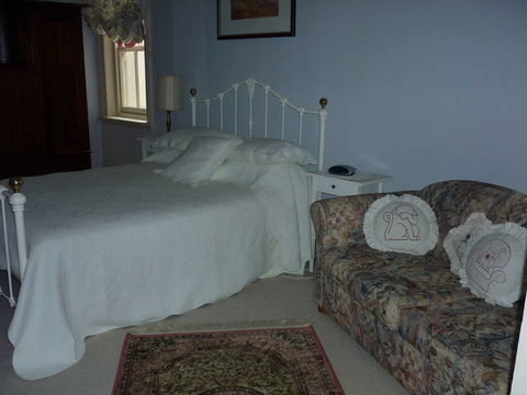 Whalers Cottage B & B - Tourism Listing 2