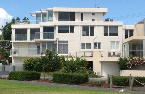 Williamstown Cottages & Apartments - Caravan Park Accommodation 3