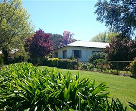 Acacia Park Farm House Logo and Images