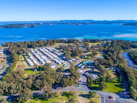 Swansea Gardens Lakeside Holiday Park - Caravan Park Accommodation 5