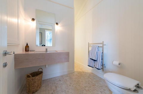 The Beach House At Te Ngaere Bay - Accommodation New Zealand 6