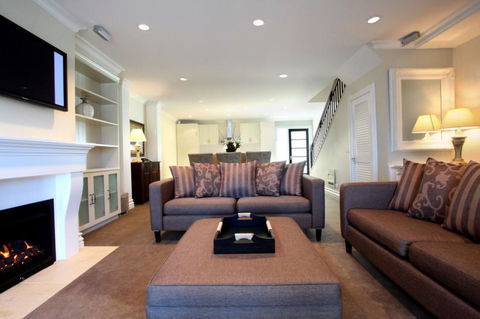 Lakeside Living - Accommodation New Zealand 1