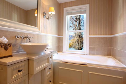 Lakeside Living - Accommodation New Zealand 6