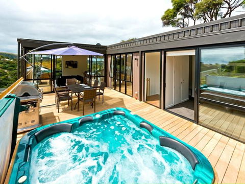 The Palm Beach Treehouse - Accommodation New Zealand 0