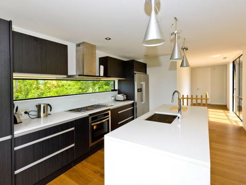 The Palm Beach Treehouse - Accommodation New Zealand 3