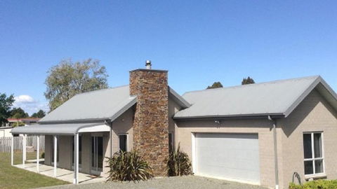 Manapouri Lodge - Quality 5-star Home - Accommodation New Zealand 1