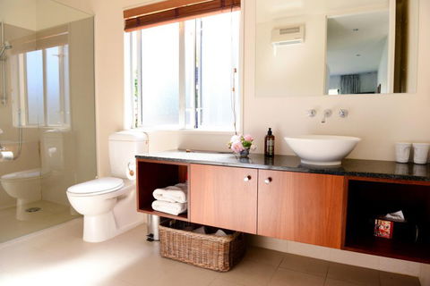 Lakeside Residence Wanaka - Accommodation New Zealand 10