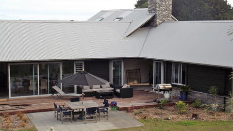 Fairbairn House - Holiday Home - Accommodation New Zealand 0