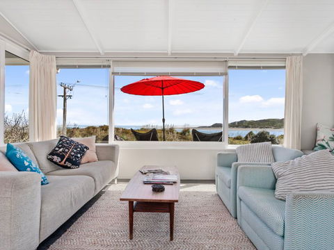 Ocean Beach Escape - Raglan Holiday Home - Accommodation New Zealand 0