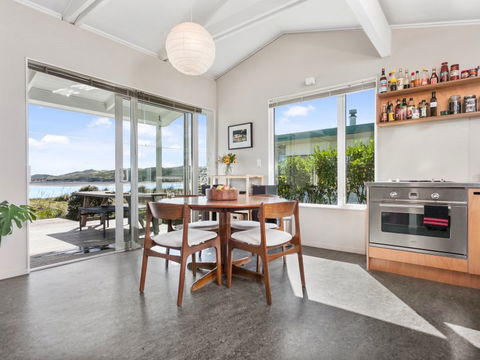 Ocean Beach Escape - Raglan Holiday Home - Accommodation New Zealand 4