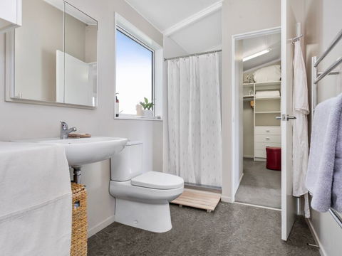 Ocean Beach Escape - Raglan Holiday Home - Accommodation New Zealand 5