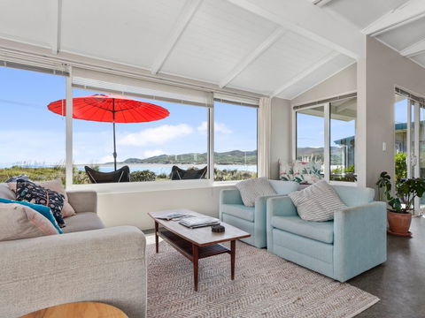 Ocean Beach Escape - Raglan Holiday Home - Accommodation New Zealand 8