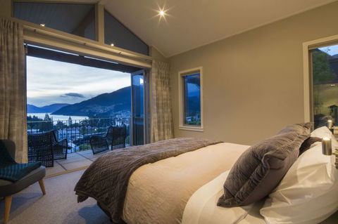 Central Queenstown Views - Accommodation New Zealand 5