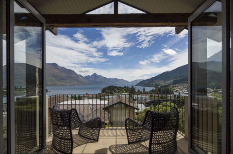 Central Queenstown Views - Accommodation New Zealand 11