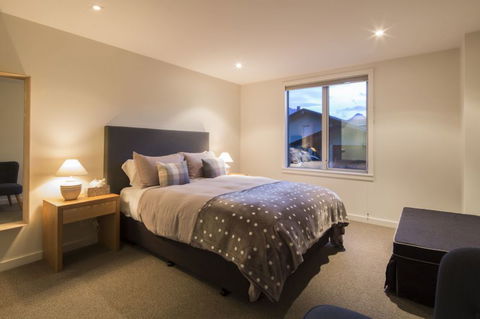 Central Queenstown Views - Accommodation New Zealand 14