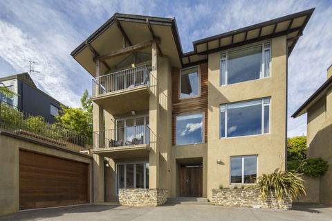 Central Queenstown Views - Accommodation New Zealand 17