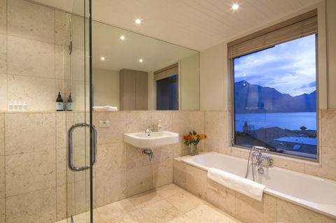 Central Queenstown Views - Accommodation New Zealand 19