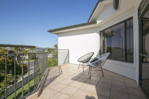 Hollywood In Hobsonville - Accommodation New Zealand 6