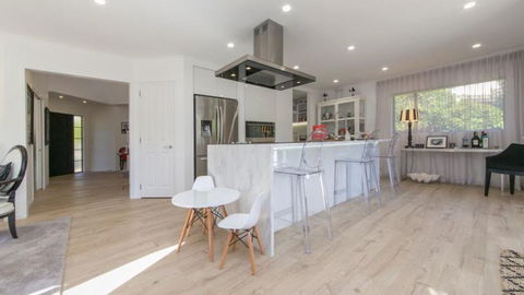 Hollywood In Hobsonville - Accommodation New Zealand 11