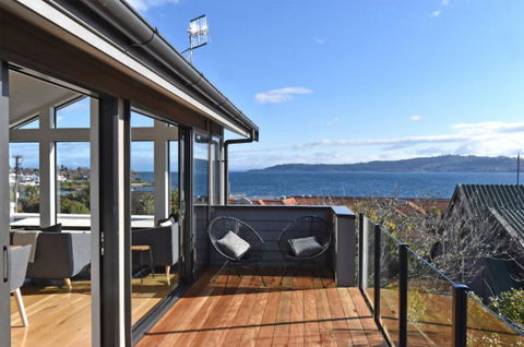Eiffel Holiday Home - Accommodation New Zealand 0