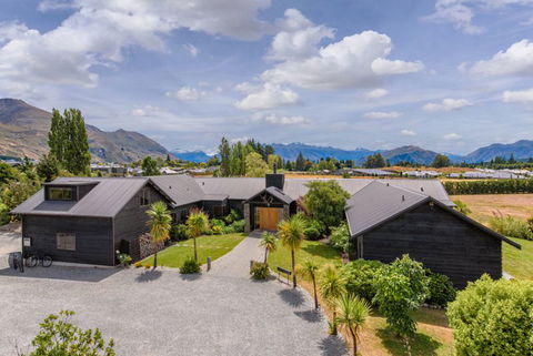 Mountain Range Lodge - Accommodation New Zealand 0