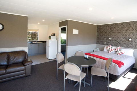 Top Motel Te Anau - Accommodation New Zealand 0