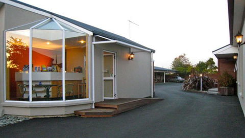 Buller Court On Palmerston - Accommodation New Zealand 3