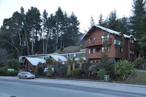 YHA Queenstown Lakefront - Accommodation New Zealand 11