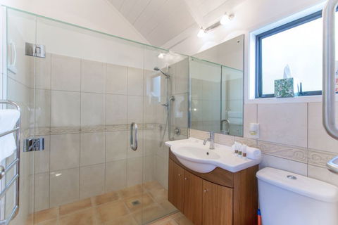 Villa Topaz - Accommodation New Zealand 5