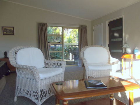 Longhouse Bed And Breakfast - Accommodation New Zealand 2