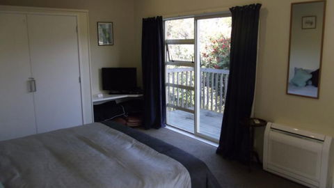 Longhouse Bed And Breakfast - Accommodation New Zealand 6