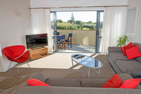 Surf And Sand Ohope's Beachfront Accommodation - Accommodation New Zealand 0