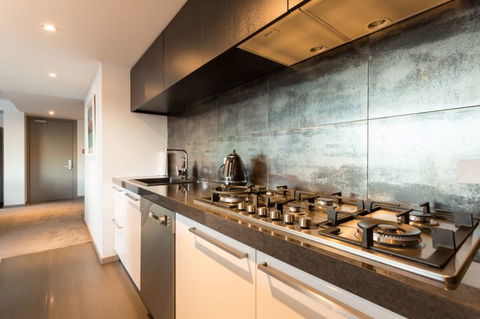 Penthouse On Hallenstein - Accommodation New Zealand 7