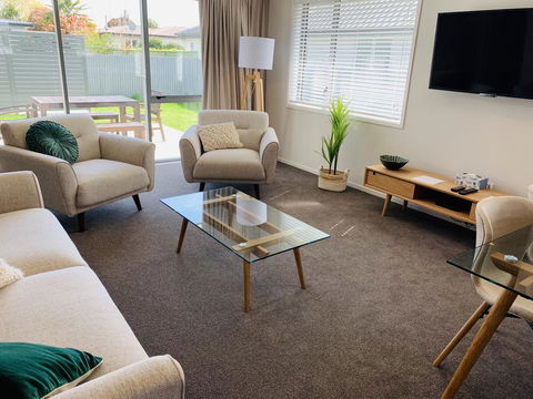 Stunning Brand New Executive Home - Accommodation New Zealand 1