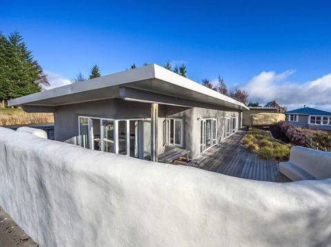The Grey Straw House - Rangataua Holiday Home - Accommodation New Zealand 0