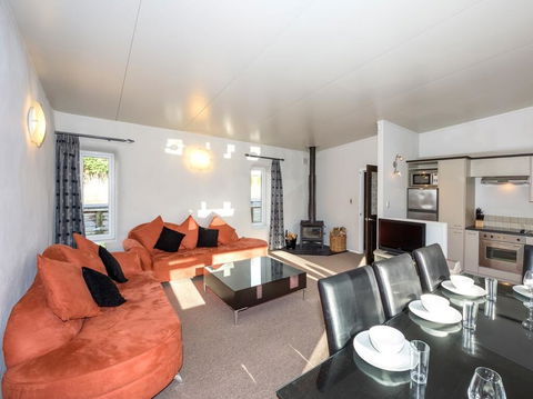 The Grey Straw House - Rangataua Holiday Home - Accommodation New Zealand 2